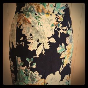 Amazing navy floral pencil skirt
